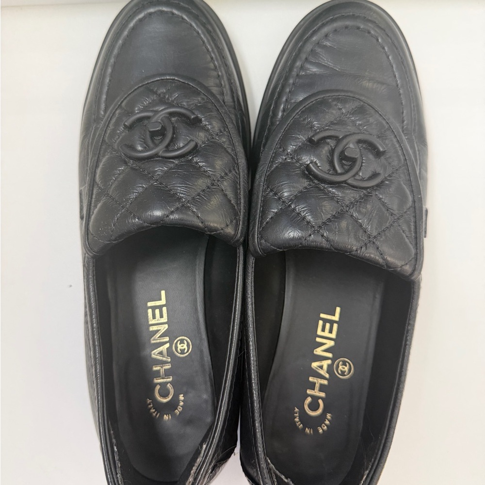 CHANEL Lambskin Quilted CC Turnlock Loafers black 38 1/2 - Picture 2 of 7